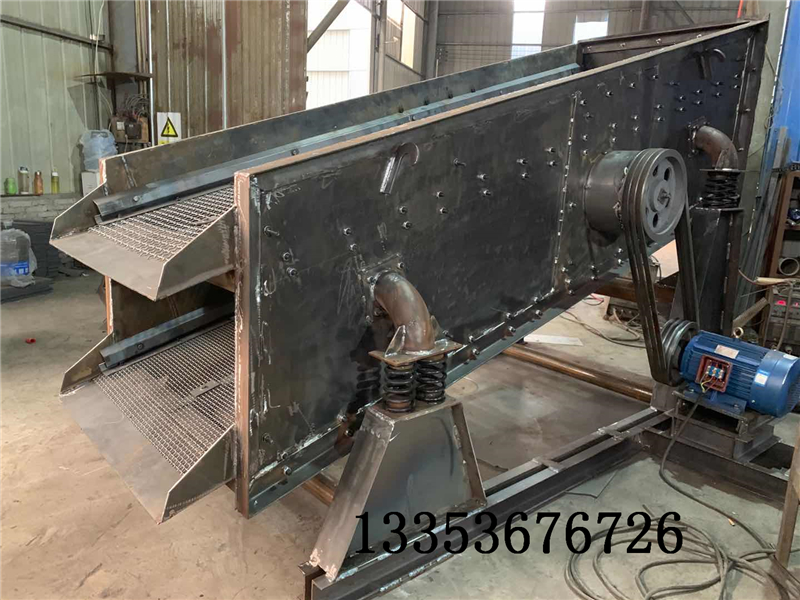 石料振動(dòng)篩分機(jī)喂料不勻稱會(huì)造成哪些原因？1